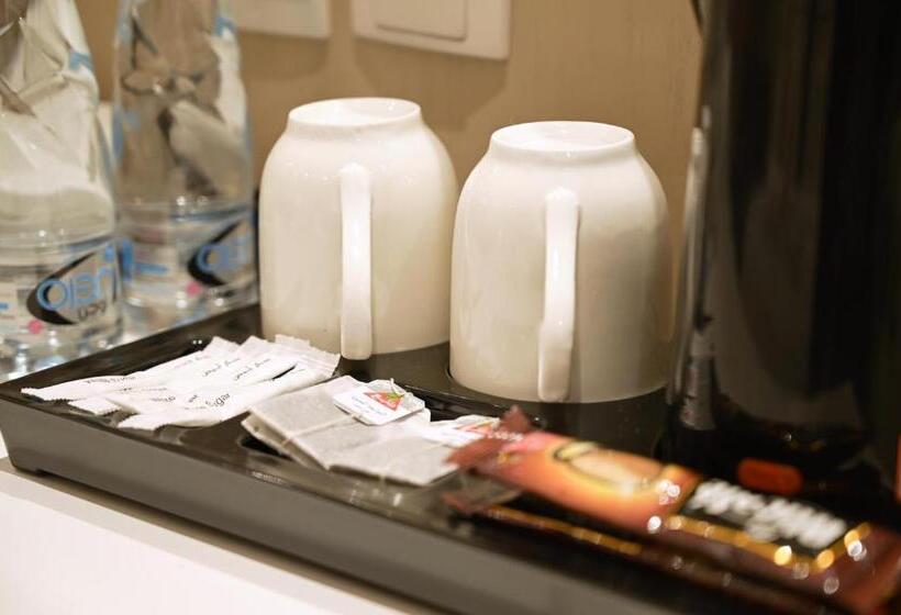带大床的豪华间, Sela Hotel فندق صلة