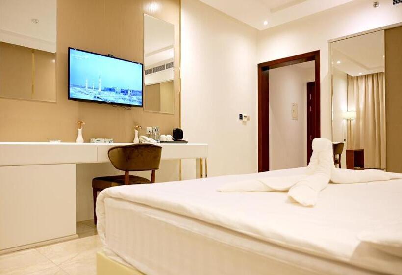 带大床的豪华间, Sela Hotel