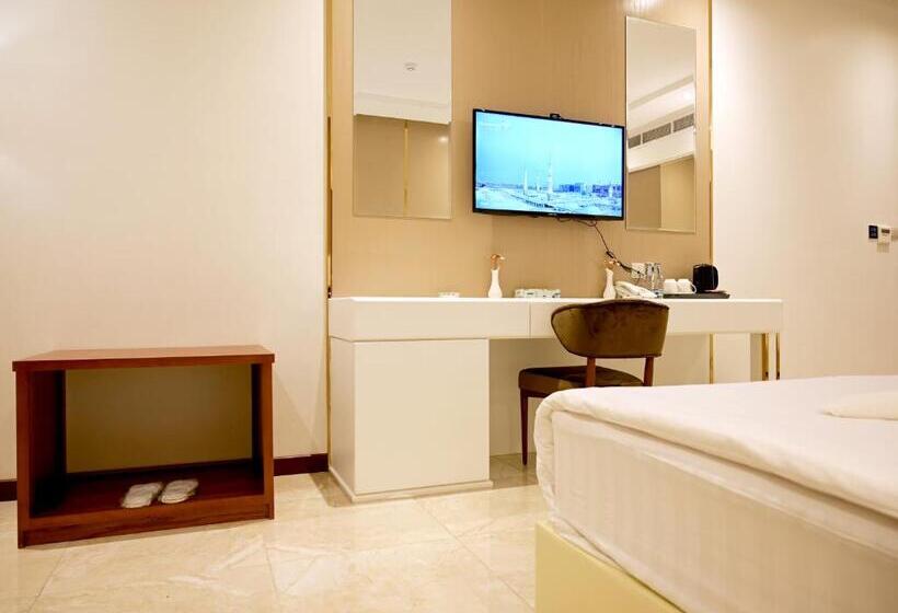 اتاق لوکس با تخت بزرگ, Sela Hotel