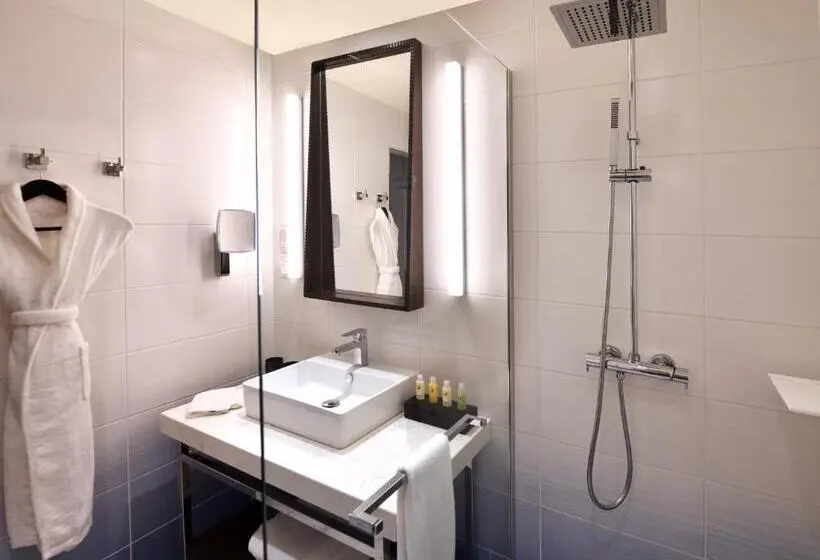 اتاق سوپریور با تخت بزرگ, Mövenpick Hotel Abidjan