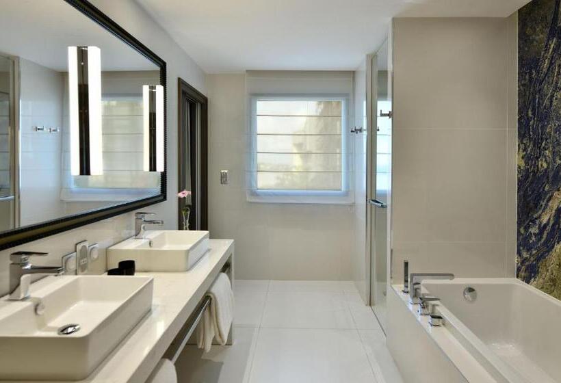 سوئیت اجرایی با تخت کینگ, Mövenpick Hotel Abidjan