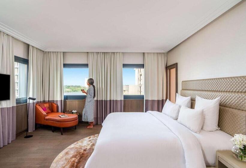 سوئیت اجرایی با تخت کینگ, Mövenpick Hotel Abidjan
