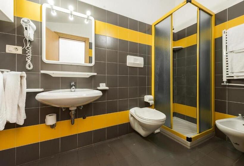 شقة غرفة واحدة, Club Hotel E Residence La Vela