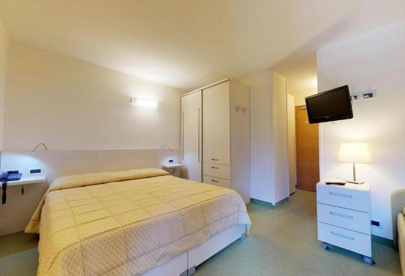 غرفة كومفورت ثلاثية, Alaska