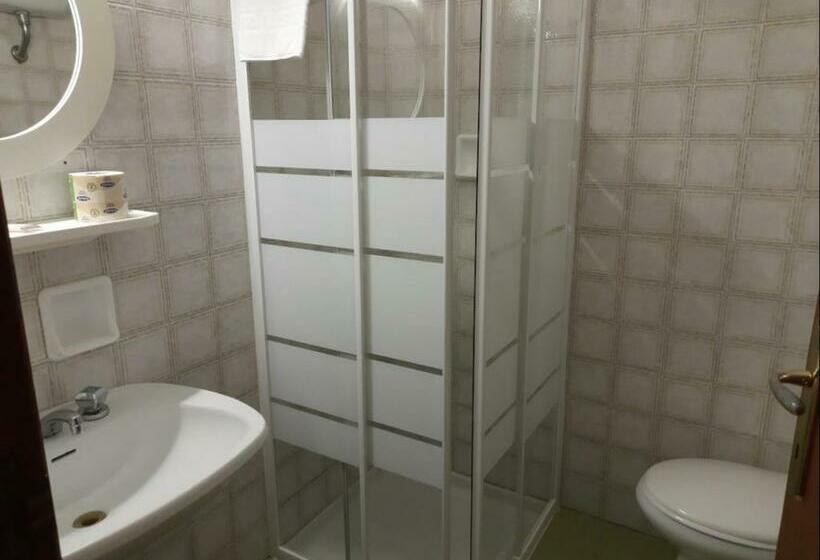 اتاق استاندارد یک نفره, Albergo Italia