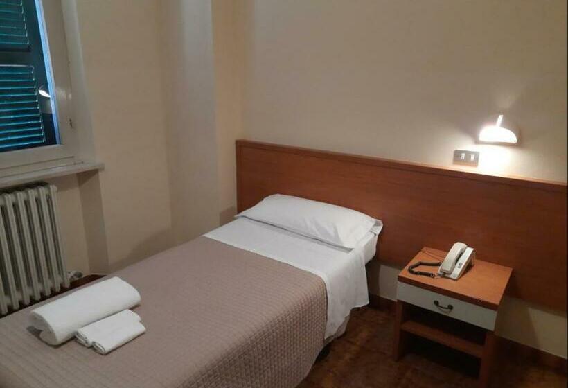 اتاق استاندارد یک نفره, Albergo Italia