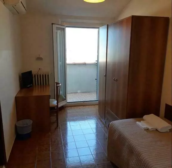 اتاق استاندارد یک نفره, Albergo Italia
