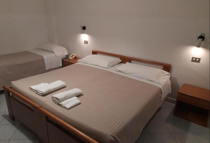 اتاق استاندارد سه نفره, Albergo Italia