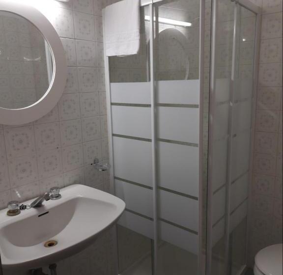 اتاق اکونومی, Albergo Italia