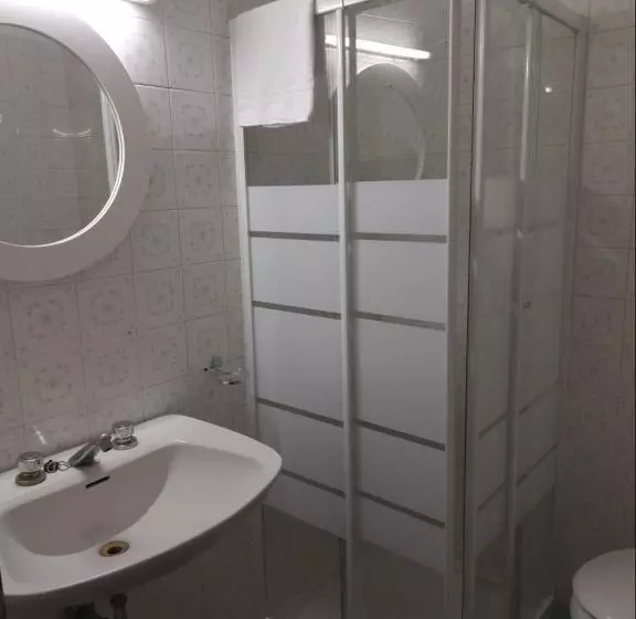 اتاق اکونومی, Albergo Italia