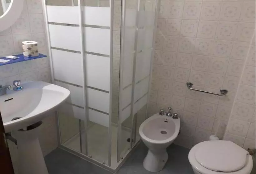 اتاق اکونومی, Albergo Italia