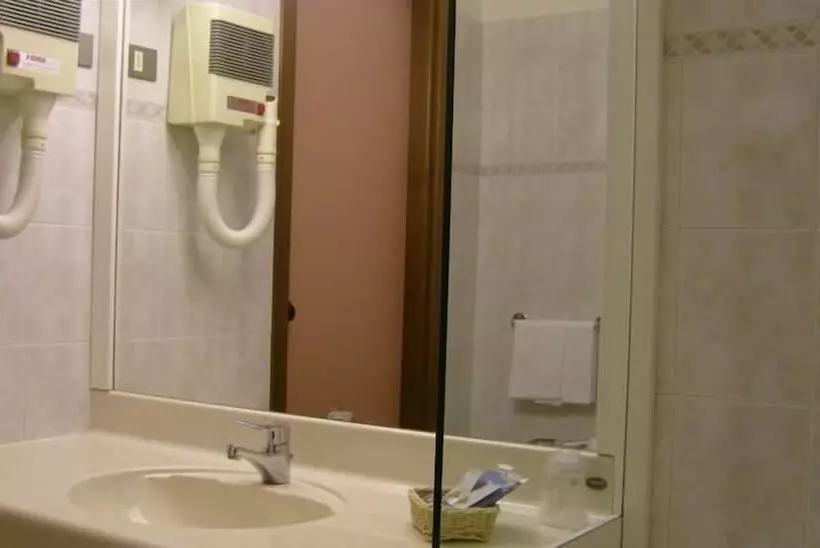 Standard Kolmen Hengen Huone, Art & Hotel Treviolo