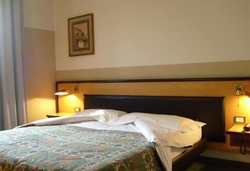 غرفة قياسية ثلاثية, Art & Hotel Treviolo