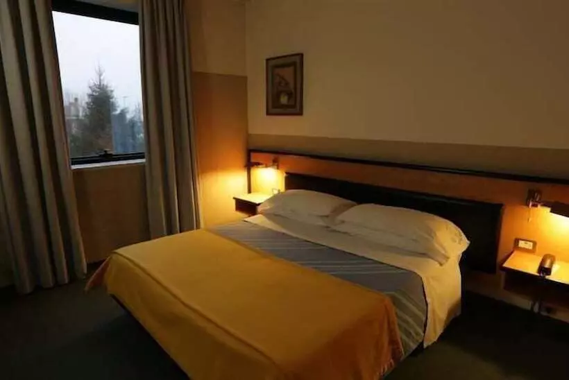 Standard Kolmen Hengen Huone, Art & Hotel Treviolo