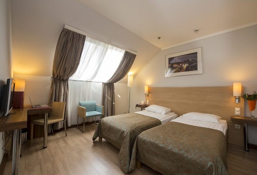 컴포트 룸, Bristol  Budapest