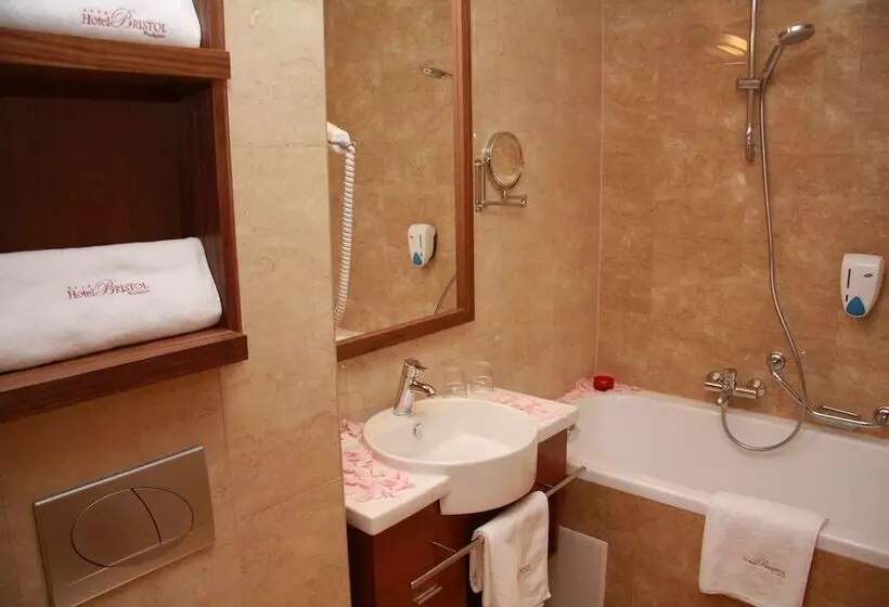 اتاق لوکس, Bristol  Budapest
