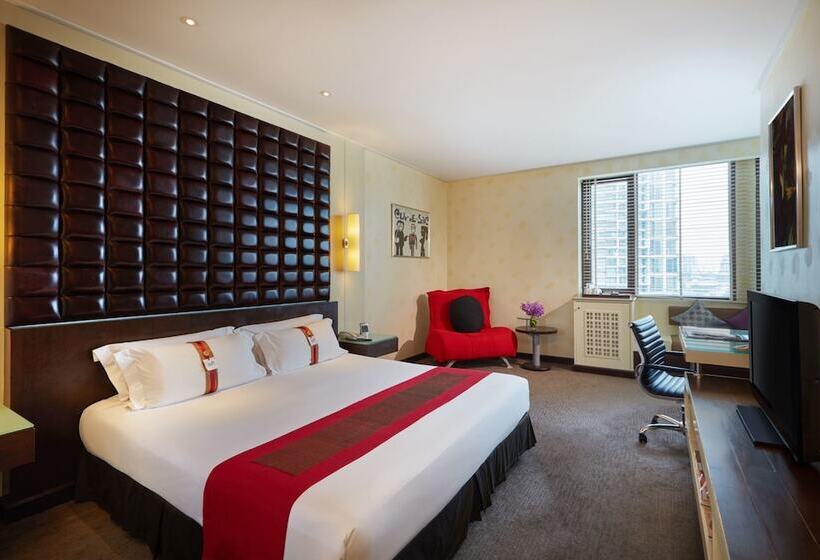 إستوديو قياسى, The Davis Bangkok