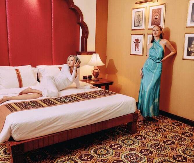 جناح, The Davis Bangkok