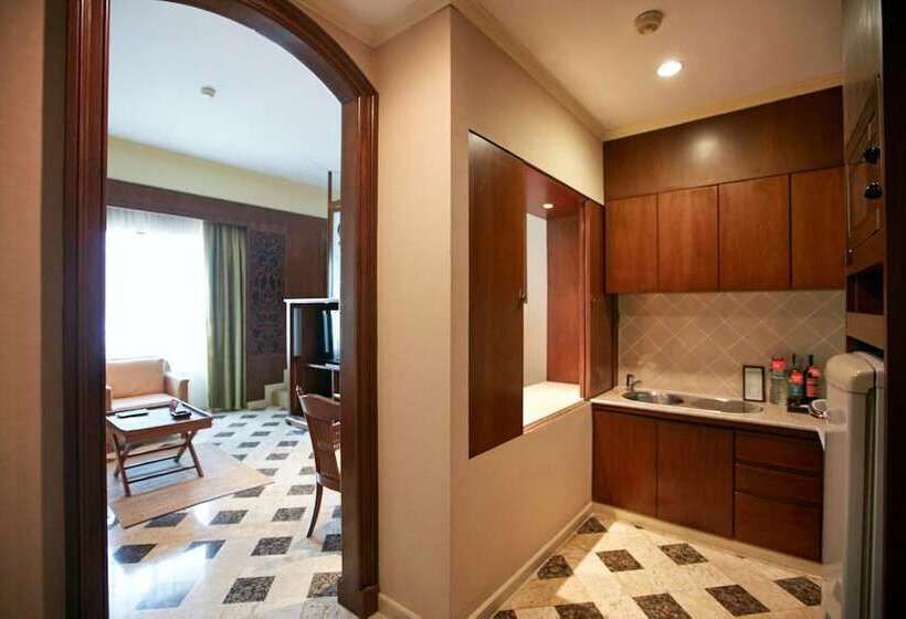 جناح, The Davis Bangkok