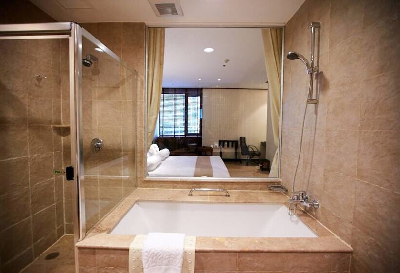 جناح مزود بجاكوزى, The Davis Bangkok