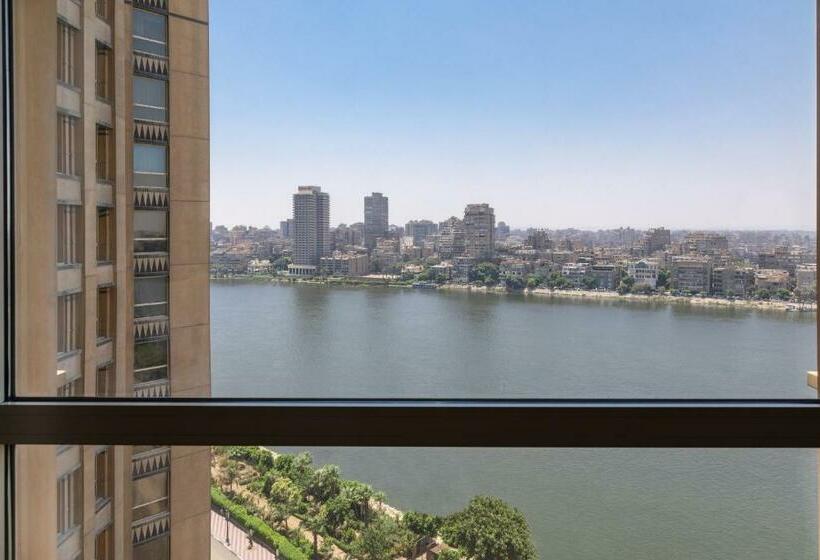 Deluxe Suite King Bed, Fairmont Nile City