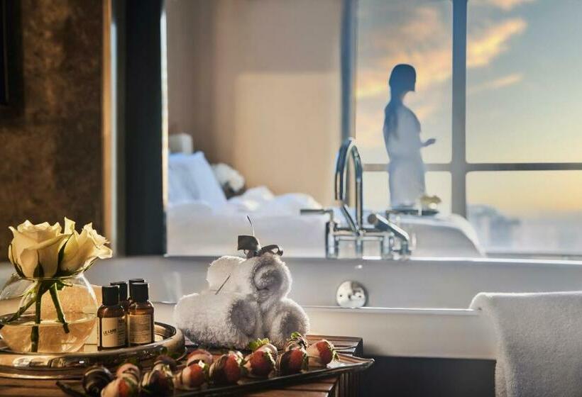 Deluxe Suite King Bed, Fairmont Nile City