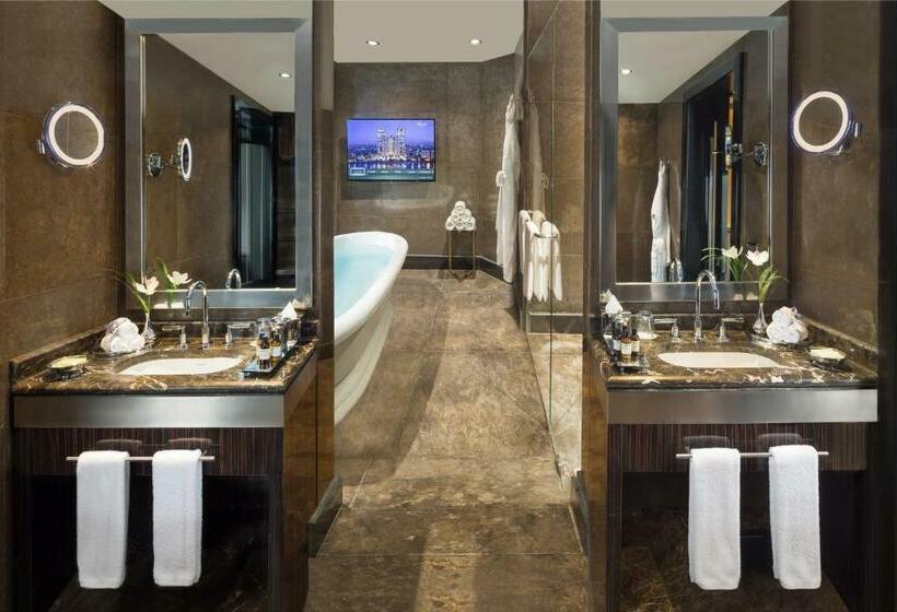 Deluxe Suite King Bed, Fairmont Nile City