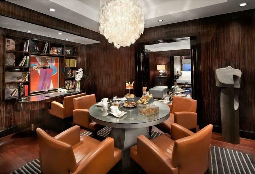 Deluxe Suite King Bed, Fairmont Nile City