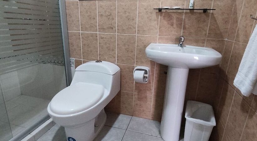 غرفة قياسية ثلاثية, Las Peñas