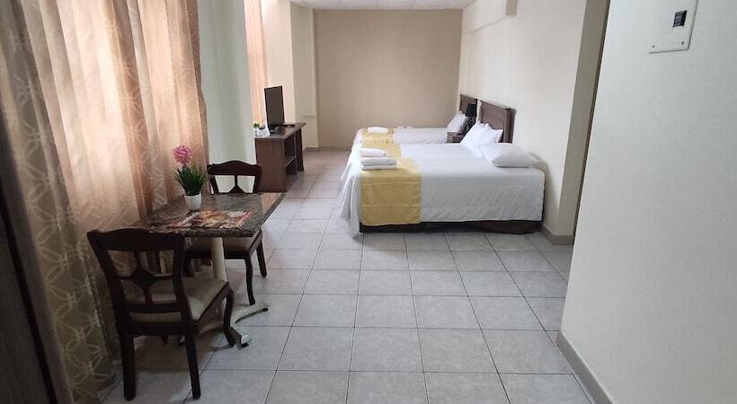 غرفة قياسية رباعية, Las Peñas