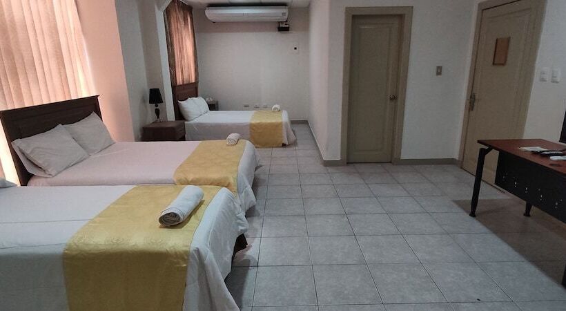 غرفة قياسية رباعية, Las Peñas