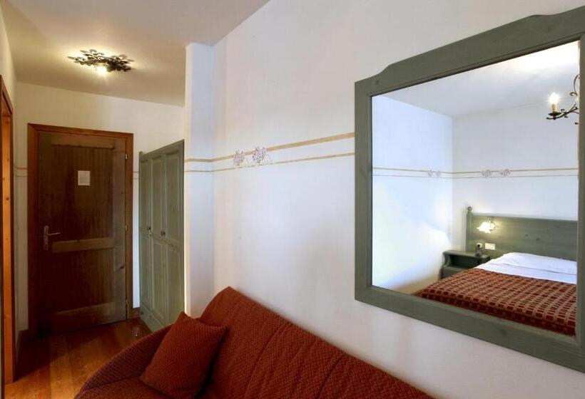 غرفة قياسية رباعية, Locanda Locatori