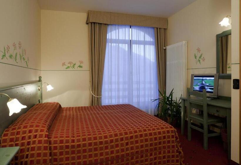 غرفة قياسية رباعية, Locanda Locatori