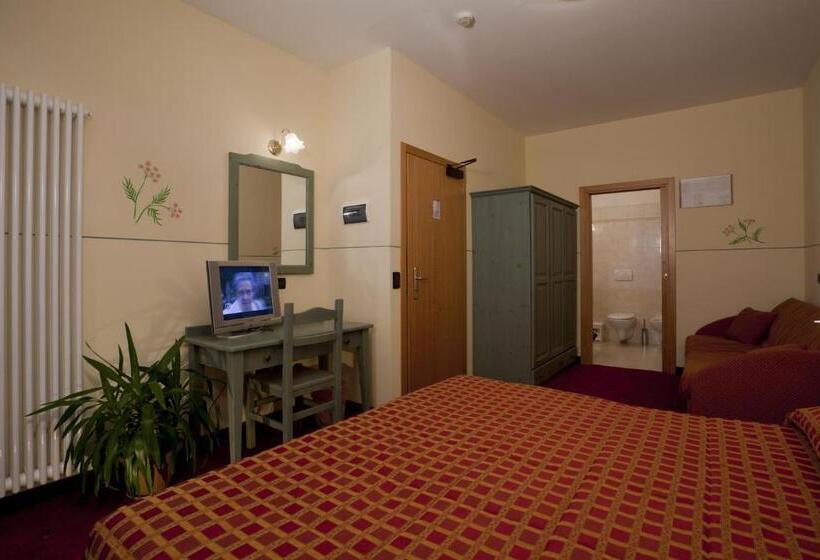 غرفة قياسية رباعية, Locanda Locatori