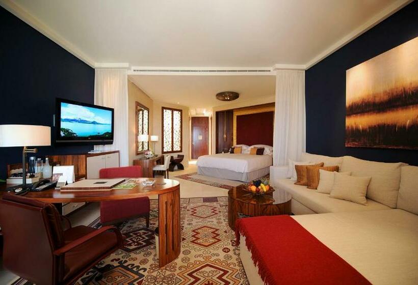 Номер Клуб, Raffles Dubai