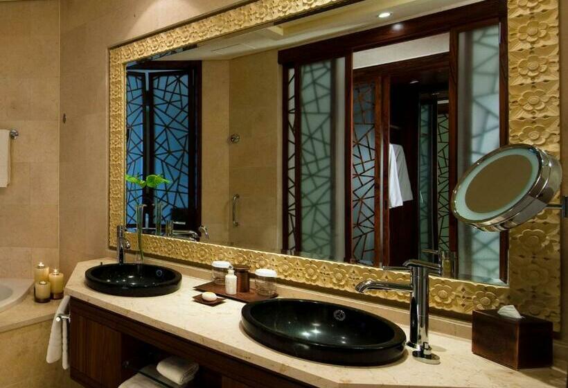 Номер Клуб, Raffles Dubai