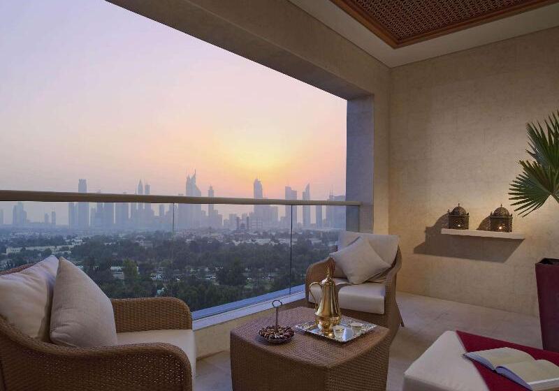 اتاق کلاب, Raffles Dubai