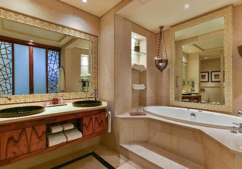 Люкс, Raffles Dubai