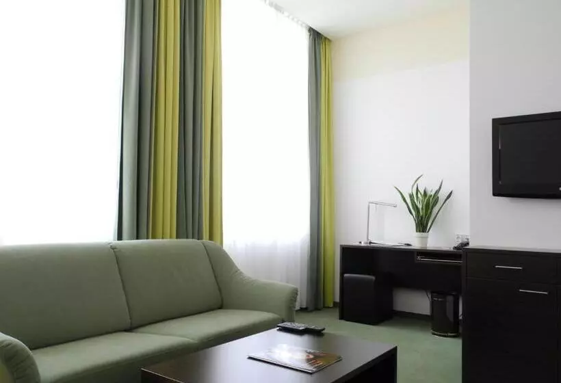 سوییت خانوادگی, Rainers Hotel Vienna