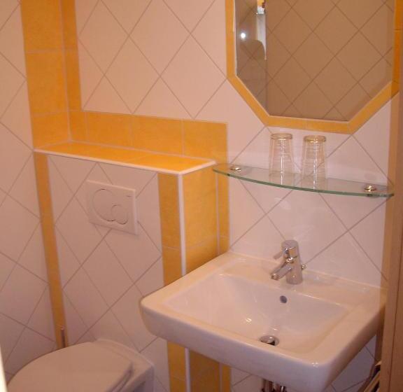 Standard Kolmen Hengen Huone Parveke, Gasthof In Der Exlau