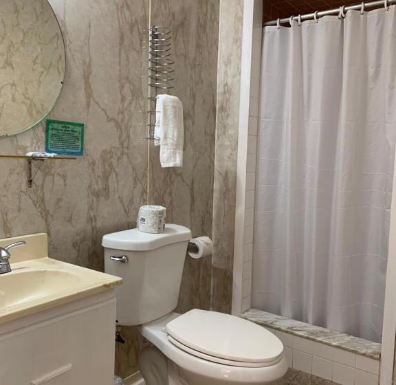 חדר סטנדרט לארבעה, Green Acre Motel