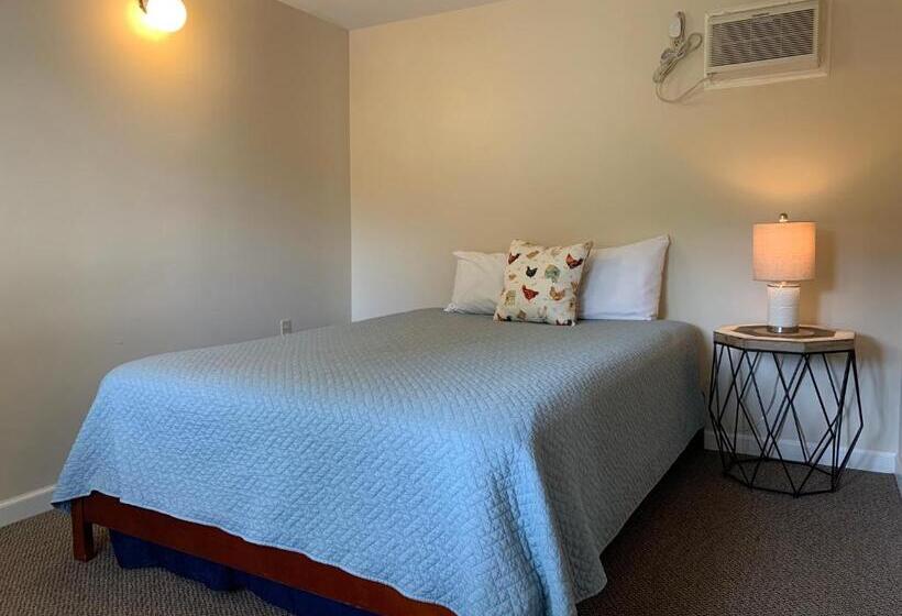 סטודיו דלוקס, Green Acre Motel