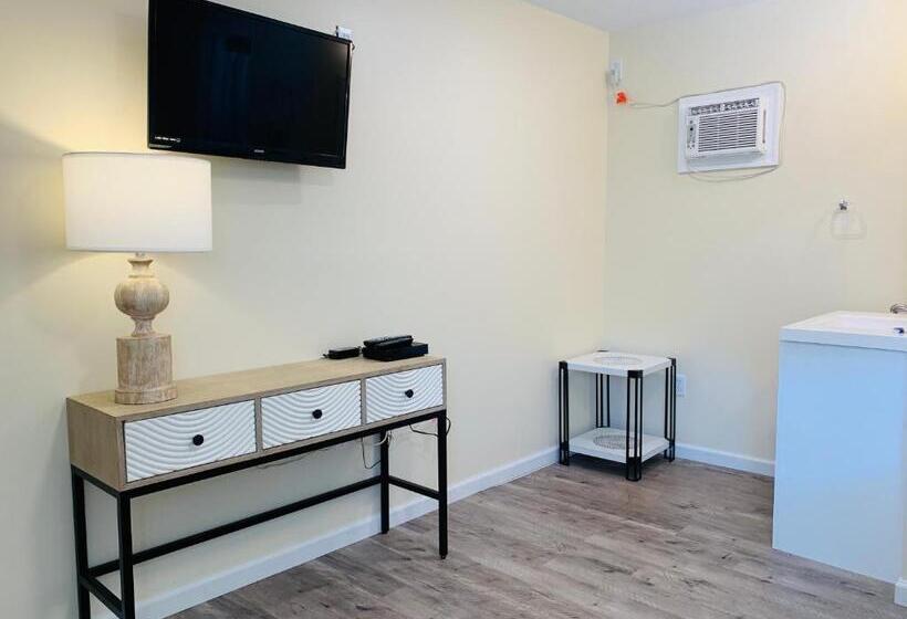 חדר דלוקס, Green Acre Motel