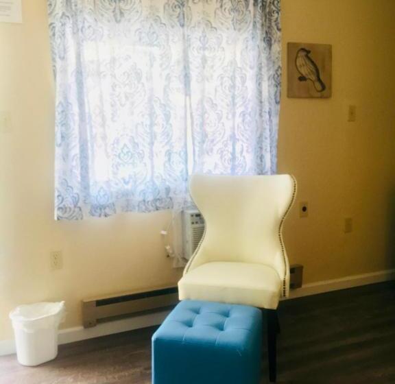 חדר דלוקס, Green Acre Motel