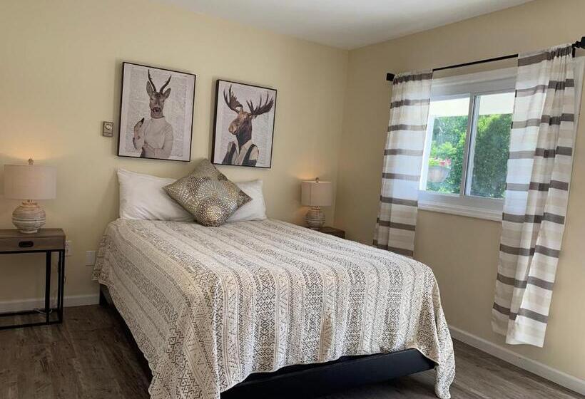 חדר דלוקס, Green Acre Motel