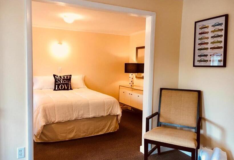 חדר דלוקס לארבעה, Green Acre Motel