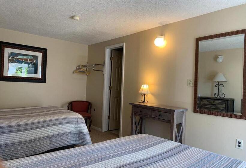 סוויטה משפחתית, Green Acre Motel