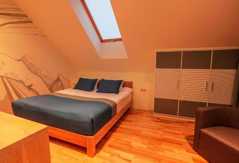 Апартаменты 1 Спальня, трипільське сонце