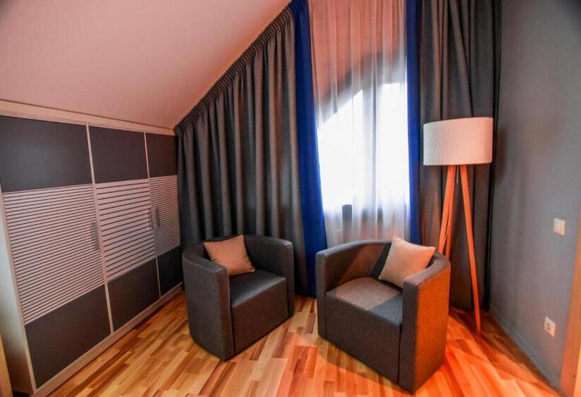 Апартаменты 1 Спальня, трипільське сонце