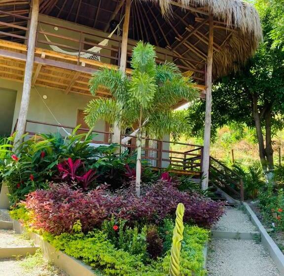 Bungalow Deluxe, Isabella Tayrona